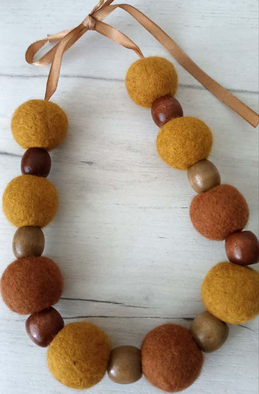 Намисто з вовни