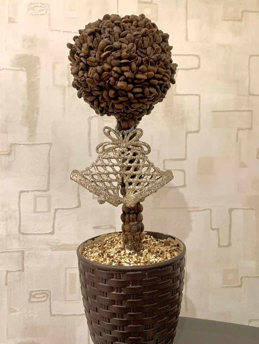 Дерево з кави